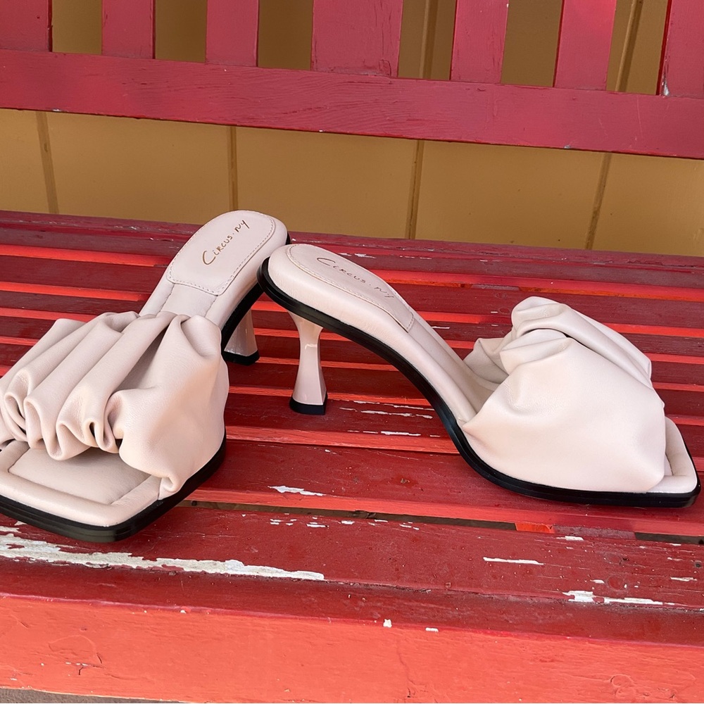 Ercuis Sand Heels for Women
Size 6 1/2.